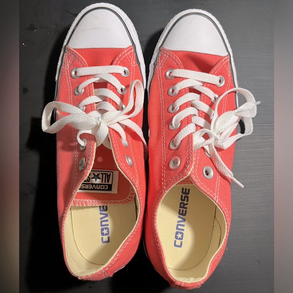 Converse-coral/peachy color. Size 8 woman’s.